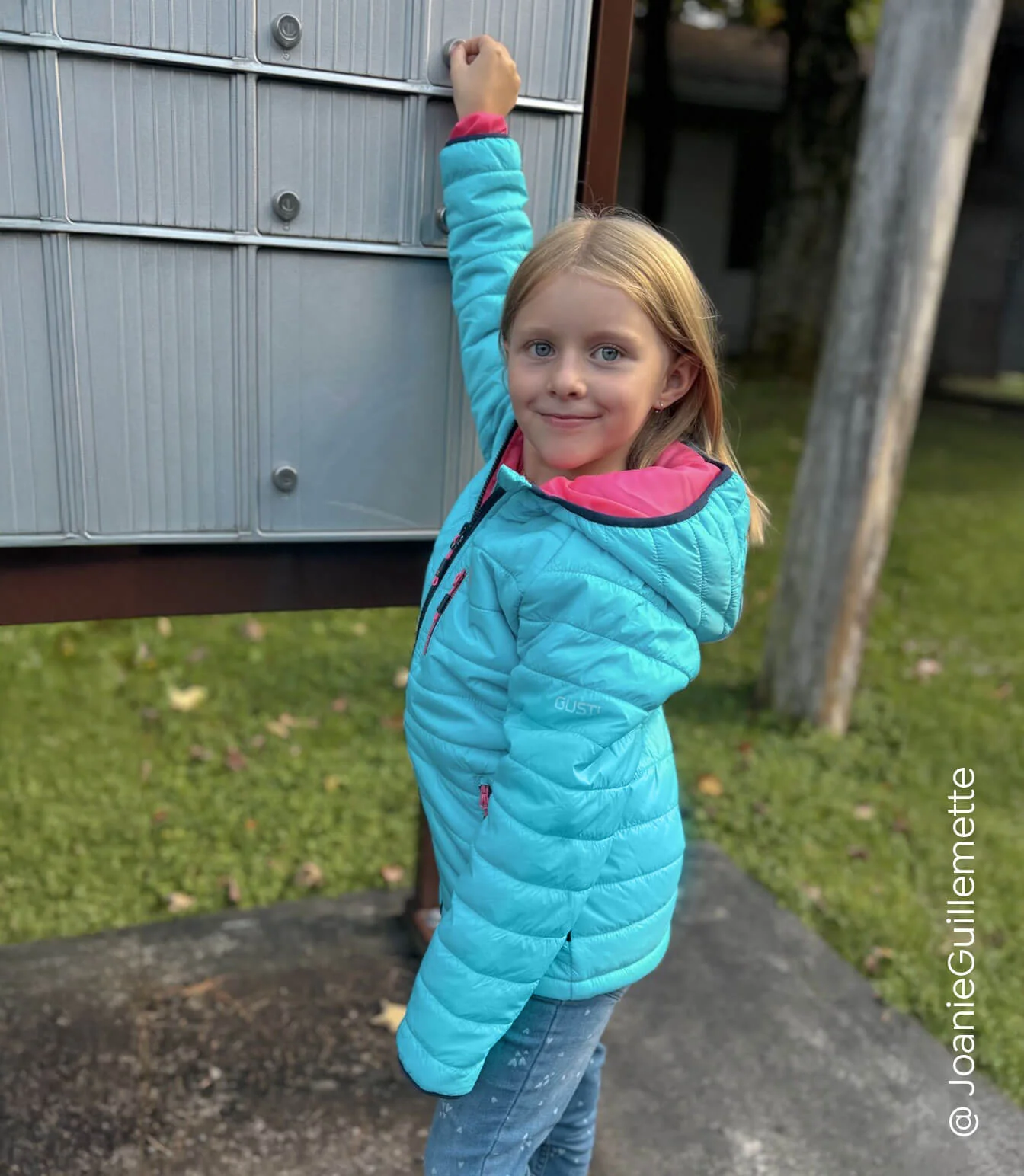 Acacia Girls Lightweight Quilted Jacket - Image 3
